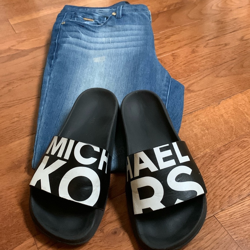Michael Kors slide sandals cute for the summer🏝️☀️ size 6